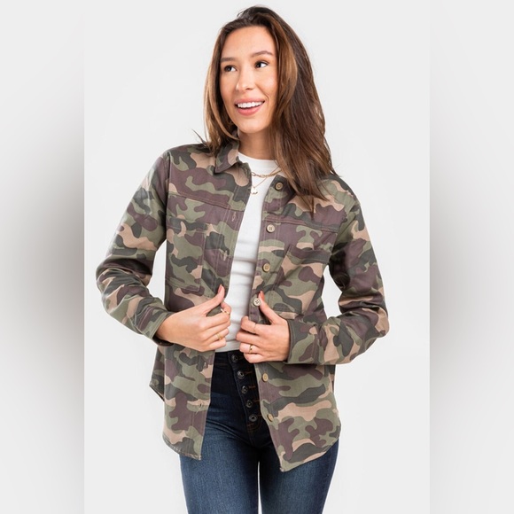 Francesca’s Camo Print Button Down Top - Picture 1 of 3